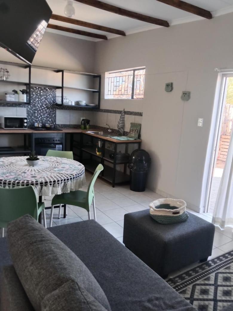 Die Windpomp Guesthouse Gobabis Bagian luar foto
